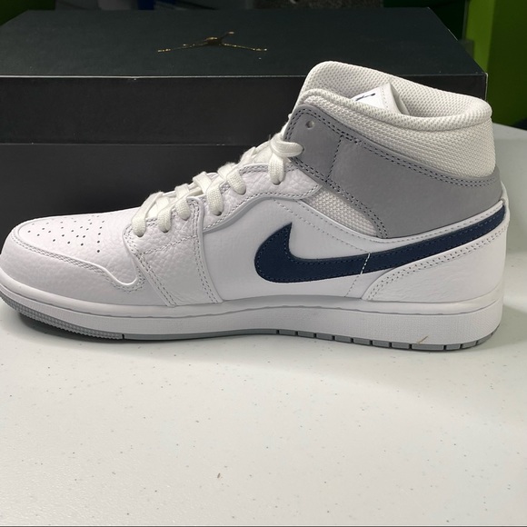 Air Jordan 1 Mid P1 Mens Size 9.5 White Leather Sneakers Basketball Shoes - Picture 7 of 13